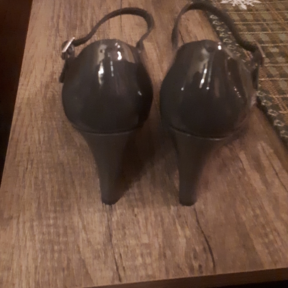 Ladies Shoes - Picture 3 of 4